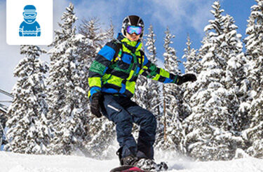 skiing-activity-levoyageurinn Skiing and Snowboarding